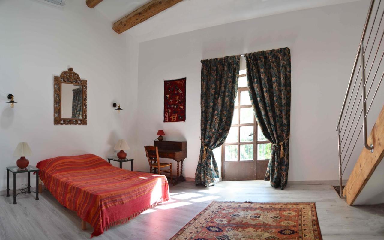 Chambres D Hotes De Charme Dans Mas La Souvine Du 17Eme, Chambres Climatisees Bedarrides Luaran gambar