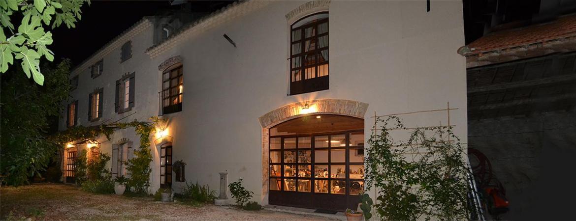 Chambres D Hotes De Charme Dans Mas La Souvine Du 17Eme, Chambres Climatisees Bedarrides Luaran gambar