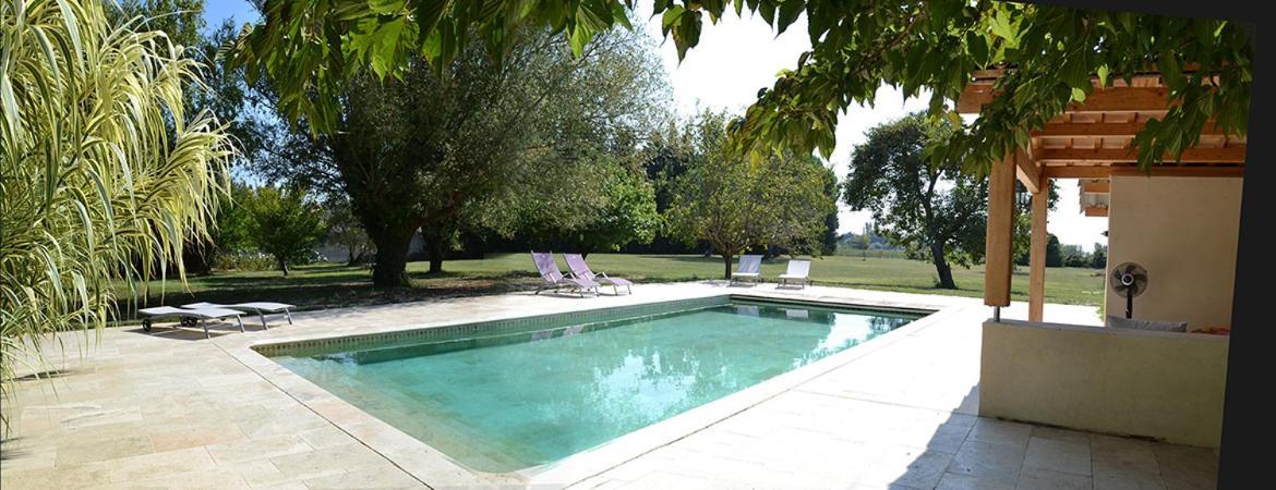 Chambres D Hotes De Charme Dans Mas La Souvine Du 17Eme, Chambres Climatisees Bedarrides Luaran gambar